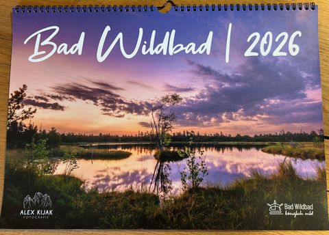 Der druckfrische Bad Wildbad Kalender 2026 zeigt die schönsten Motive in und um Bad Wildbad.