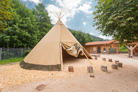 Spielen, Toben und entdecken inmitten herrlicher Schwarzwaldnatur - Naturkindergarten Calmbach